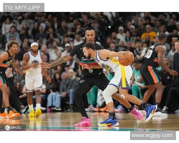 勇士与马刺常规赛对决精彩回顾与赛季展望分析